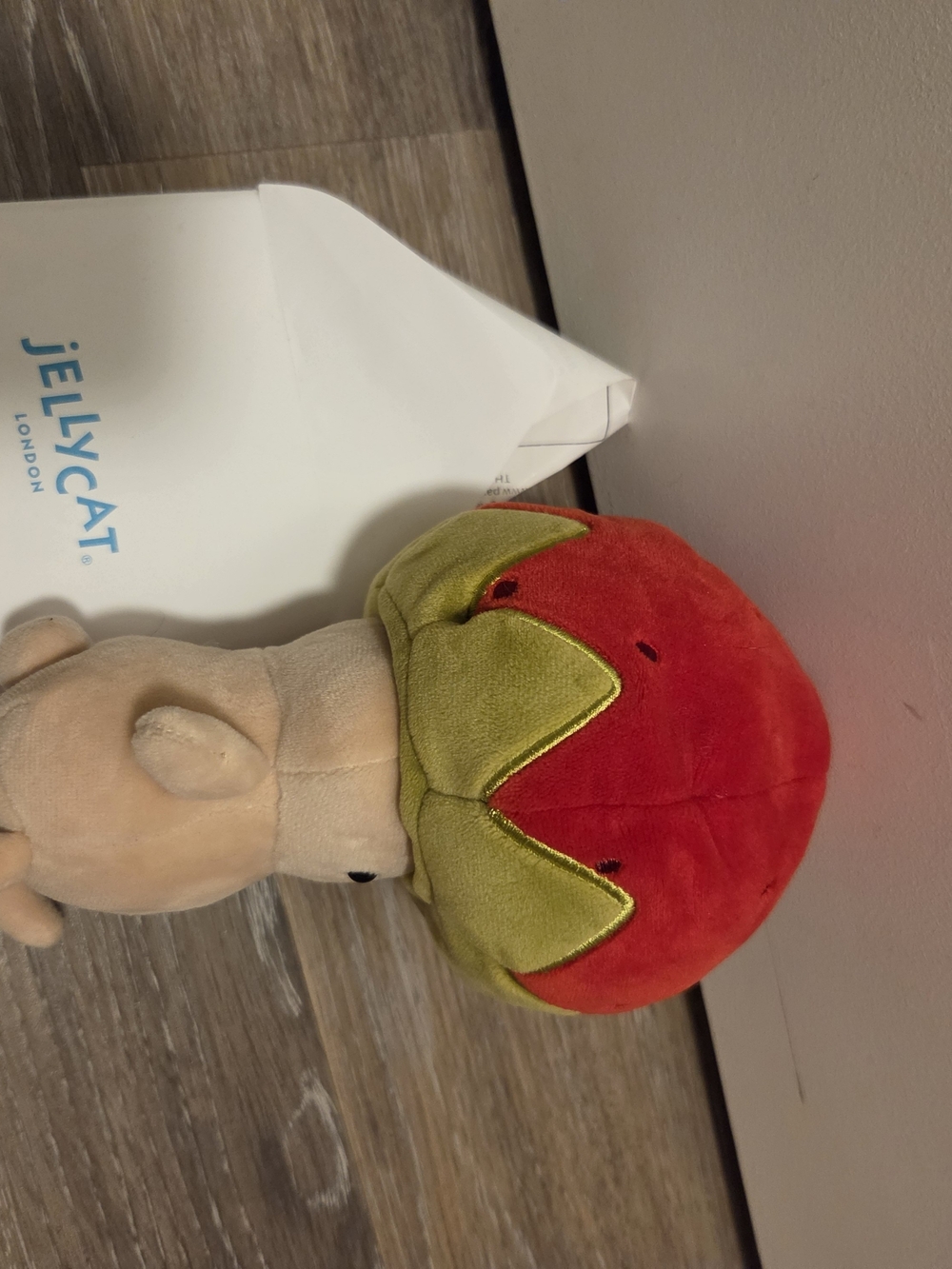 Jellycat RETIRED Beret Strawberry Mushroom Fun Guy Plush - Red & Green BNWOT - Picture 3 of 7